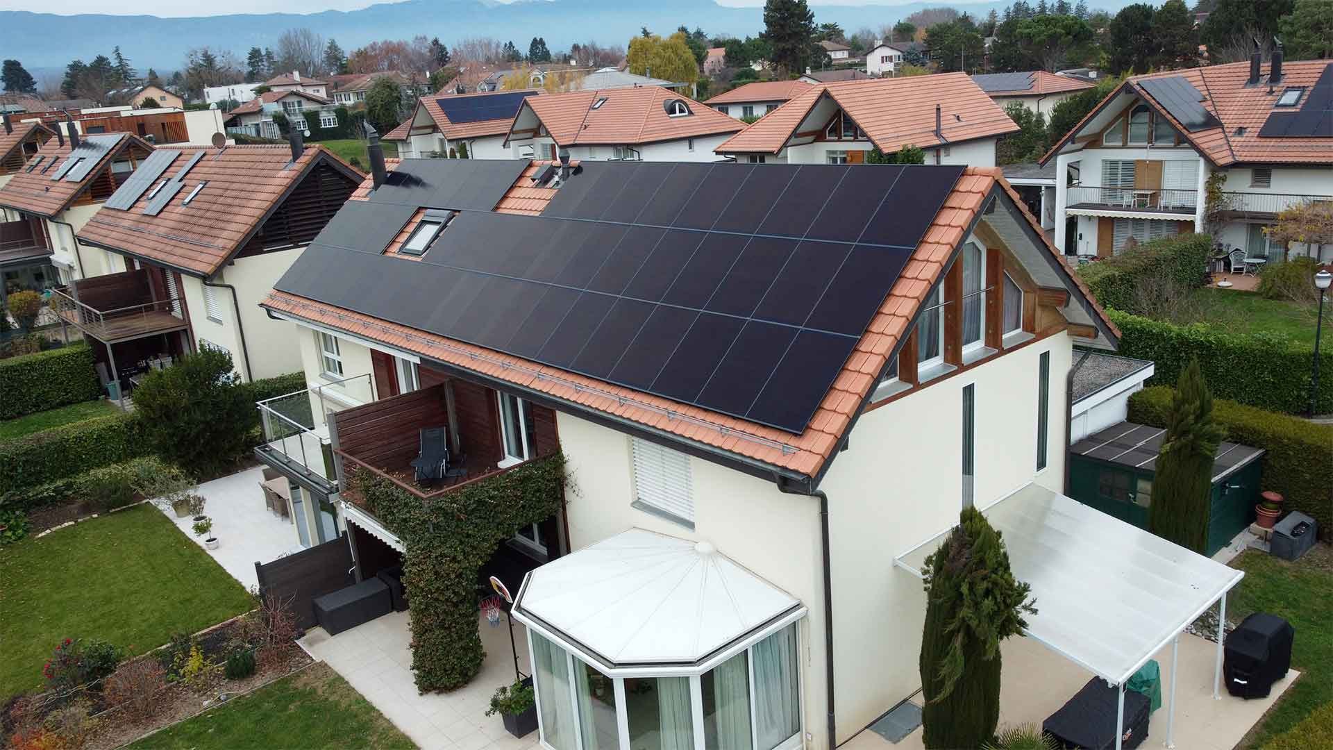 Toiture solaire intégrée sur une maison à Tannay, réalisation I.ON Energy Services