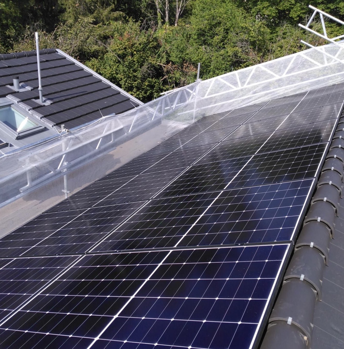 Installation photovoltaïque d’Attitude Solaire sur une toiture à Chêne-Bourg.